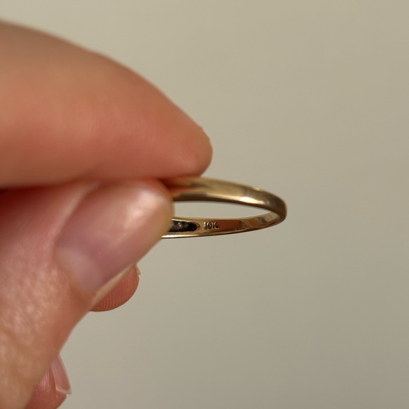 Vintage 10k Gold Wavy Ring with Channel Set Diamonds - Picture 6 of 8